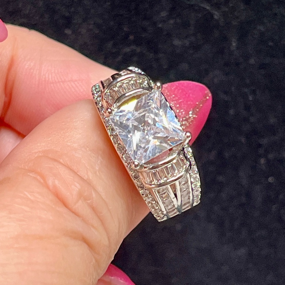 OMG ! Ladies bold chunky square evening ring-925